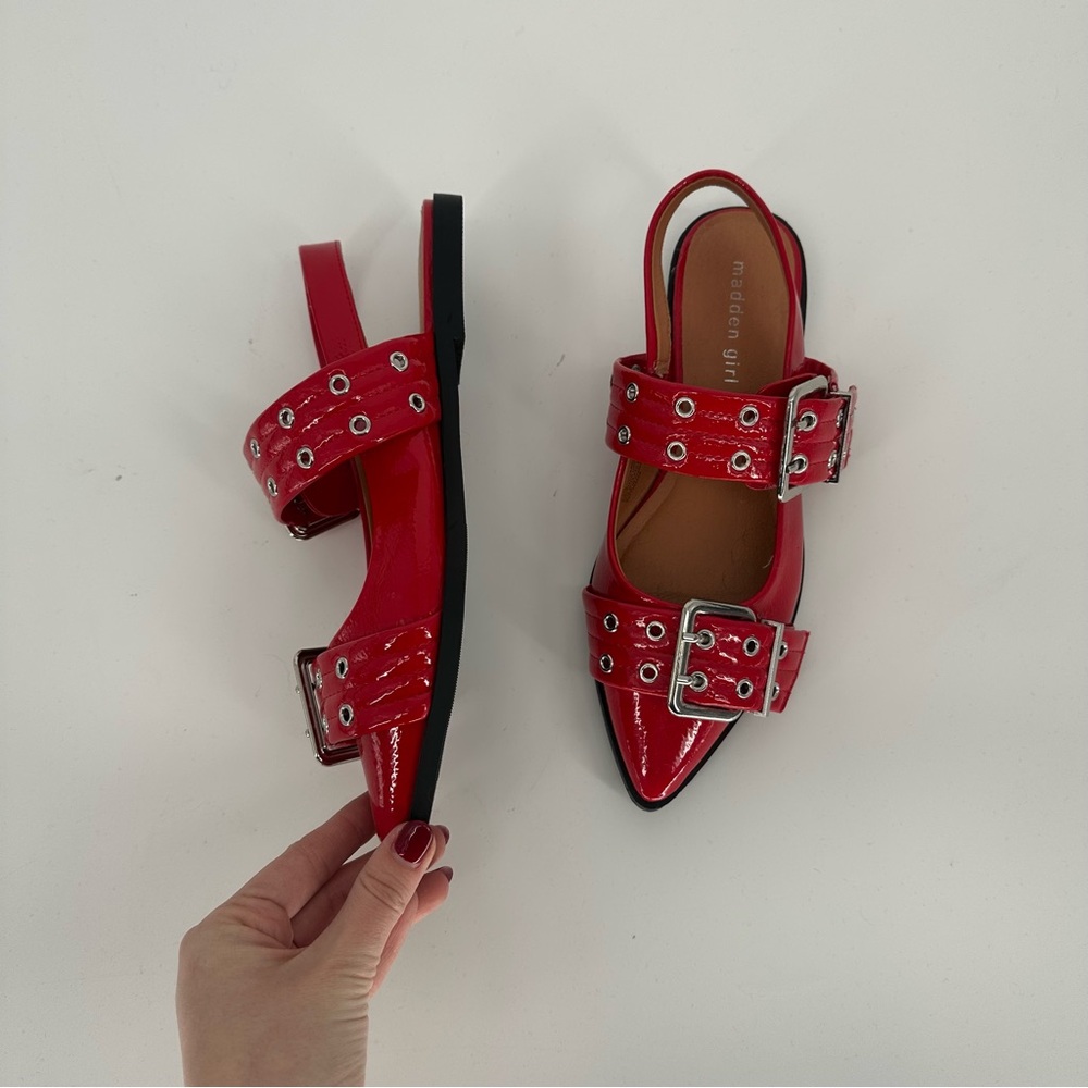 Steve Madden Girl Graya Red Patent Pumps Size 7.5 Slingback Big Buckle Grommet - Picture 3 of 10